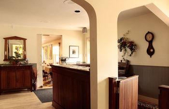 The Wells Hotel Кунел Екстериор снимка