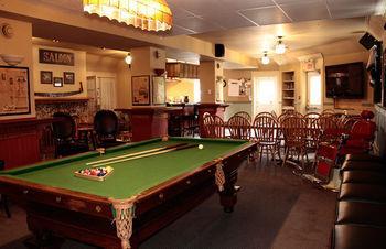 The Wells Hotel Кунел Екстериор снимка