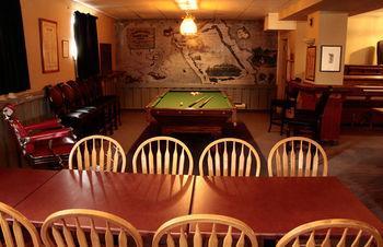 The Wells Hotel Кунел Екстериор снимка