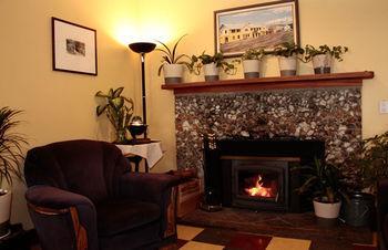 The Wells Hotel Кунел Екстериор снимка