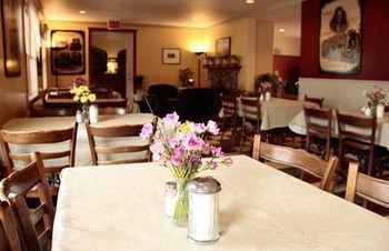 The Wells Hotel Кунел Екстериор снимка