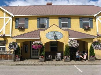 The Wells Hotel Кунел Екстериор снимка